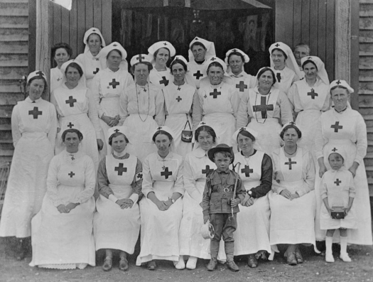 Red_Cross_Society_in_Biggenden_1918